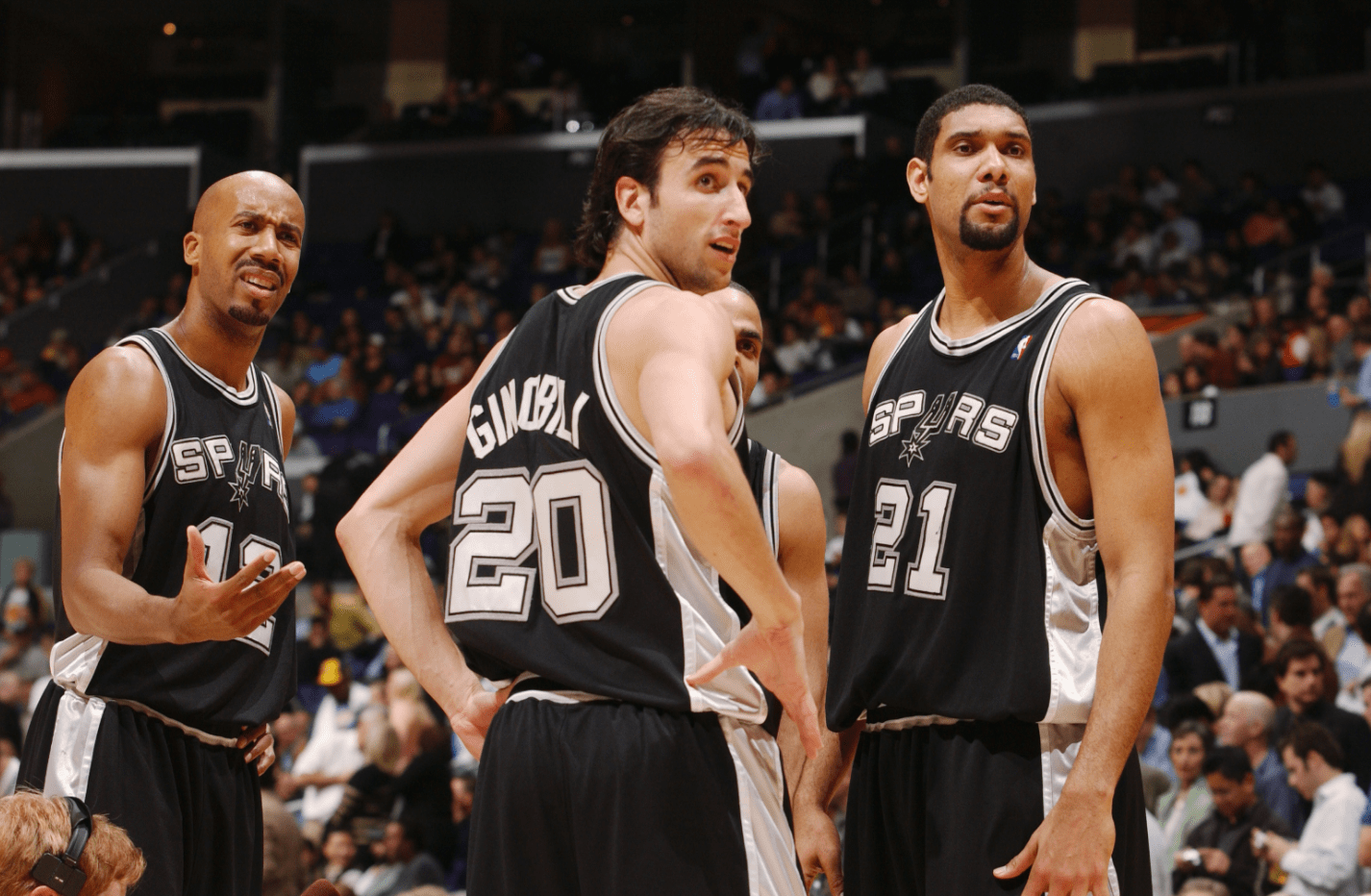 广东男篮末节逆转击败山东（广东男篮末节翻盘战胜山东）