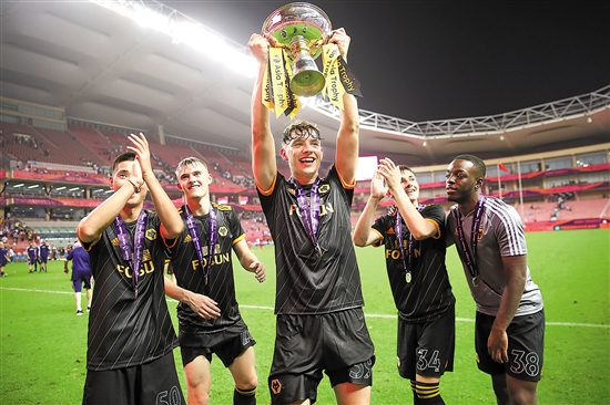 勇士最该送走的人是他！从恶汉变“嘴炮” 没库里就玩不转（离开库里就掉链子！勇士最该处理的人选：昔日硬汉沦为嘴炮）