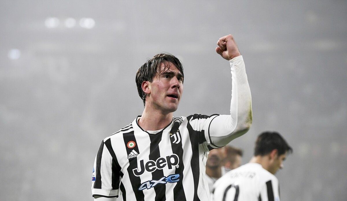 世体：梅西亲签的新秀球星卡被拍卖行估值35000欧元（世体：梅西亲签新秀卡获拍卖行估价3.5万欧元）