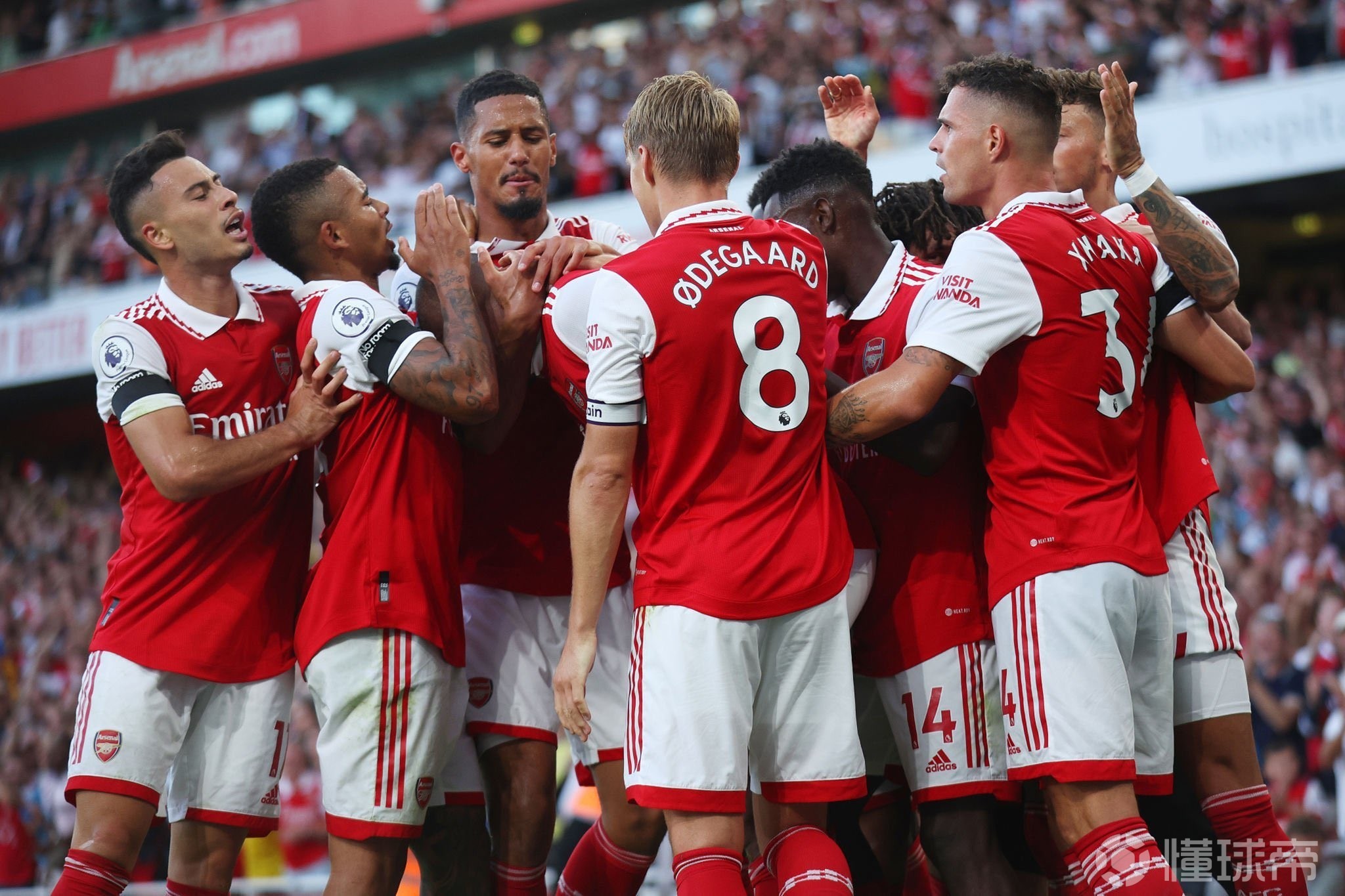 波兰媒体：莱万收到米兰、沙特和美职联报价，米兰愿签约两年（波媒：莱万获米兰、沙特球队和MLS报价，AC米兰愿提供两年合同）