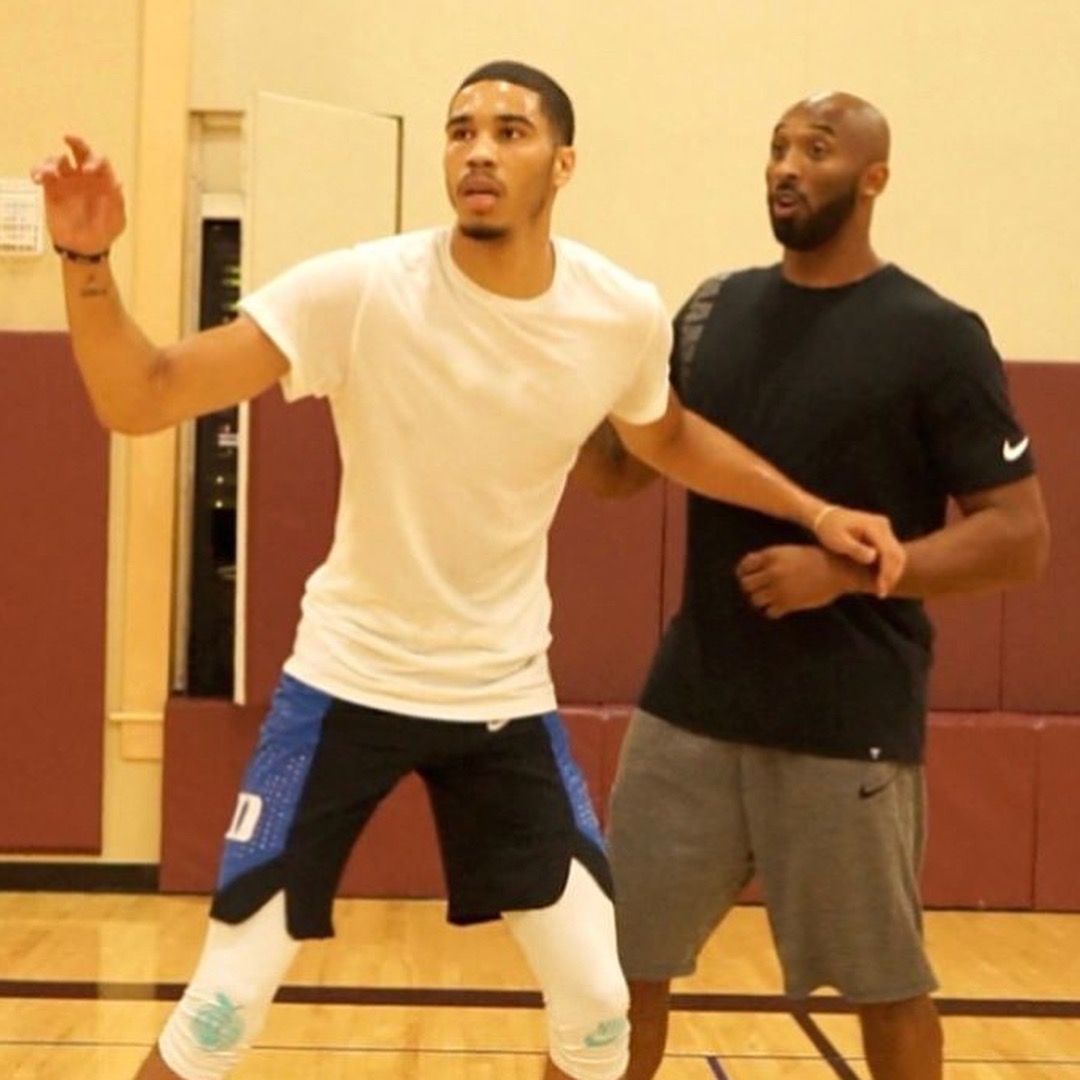 中超赛场争议判罚：VAR判罚引发热议,（中超赛场再起风波：VAR裁定引发热议）