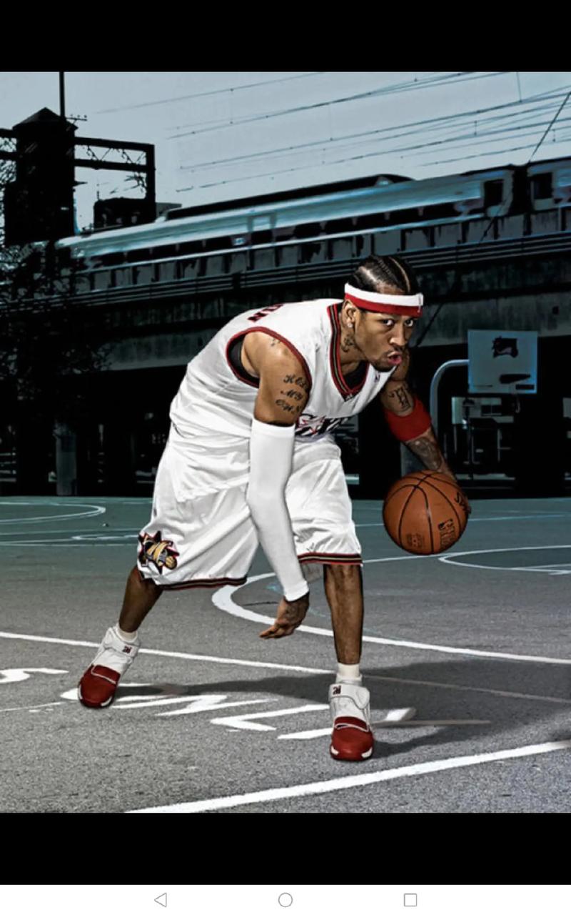 尤文图斯因弗拉霍维奇伤势和薪资问题，被迫考虑续约，但转会市场无明显替代人选，形势艰难。（弗拉霍维奇伤情叠加高薪掣肘，尤文被动推进续约，转会市场无合适替身，局势严峻）