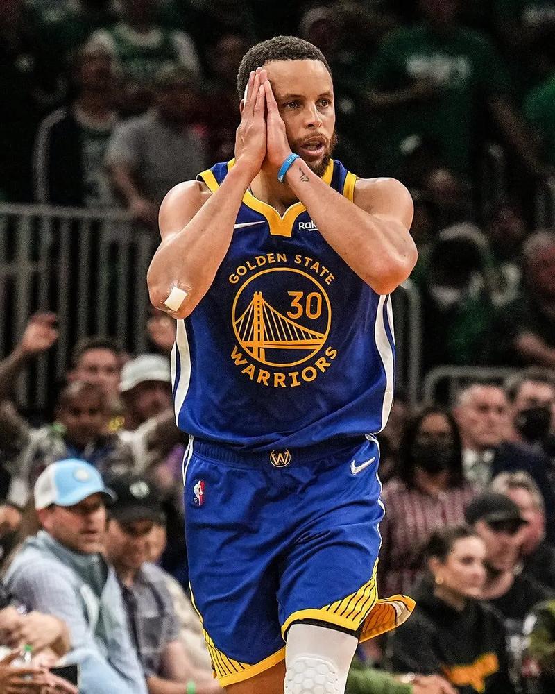 克罗斯：居莱尔和我不是同类型球员，我相信他能在皇马待很久（克罗斯：我与居莱尔球风各异，但看好他在皇马长期立足）