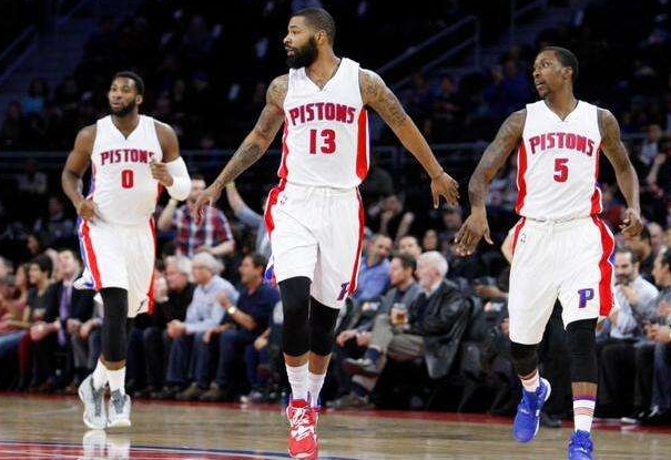 媒体人：亚泰其他工作人员好久没发薪了，坚持岗位是为爱发电（记者称亚泰多名员工久未领薪，仍因热爱坚守岗位）