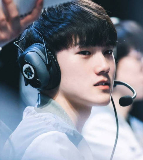 紧接着又在 紧接着又在